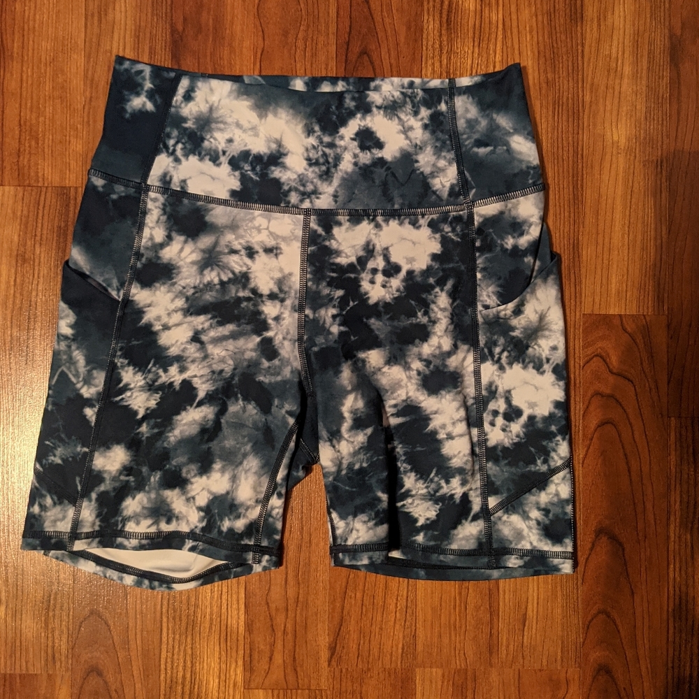 Fabletics Oasis High waisted shorts